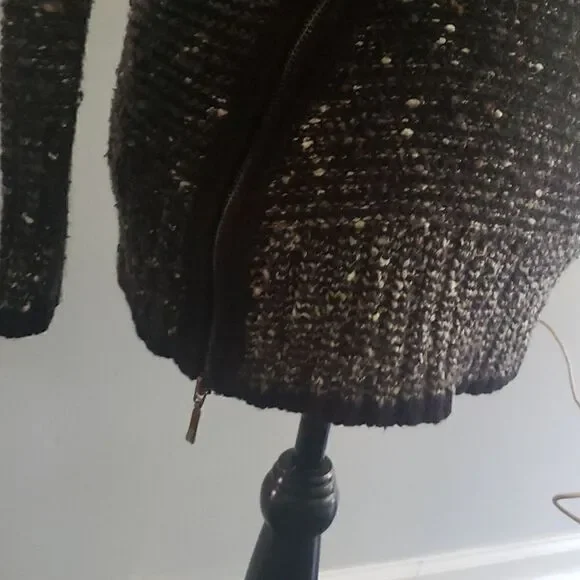 BCBGMaxazria Sweater!🖤🤎🤍   - Picture 3 of 9